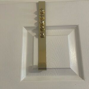 EUC~Gold Plated Christmas Wreath Door Hanger With 5 Gold Plated Jingle Bells